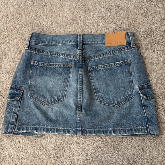 Denim Forum | The ’90s Cargo Mini Skirt | Size 26 | Light Wash - Picture 3 of 7